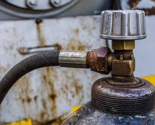 a welding gas cylinder pressure gauge / gas cylinder valve